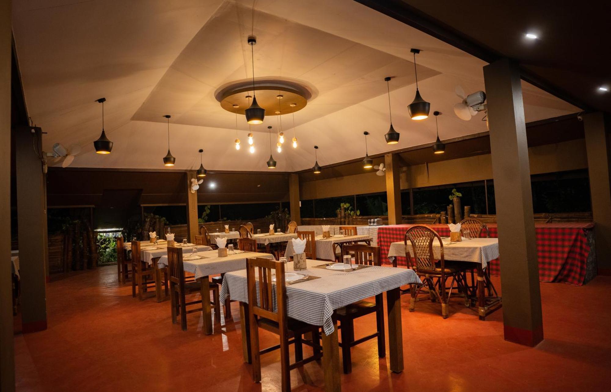 Edens Munnar Hotel Buitenkant foto