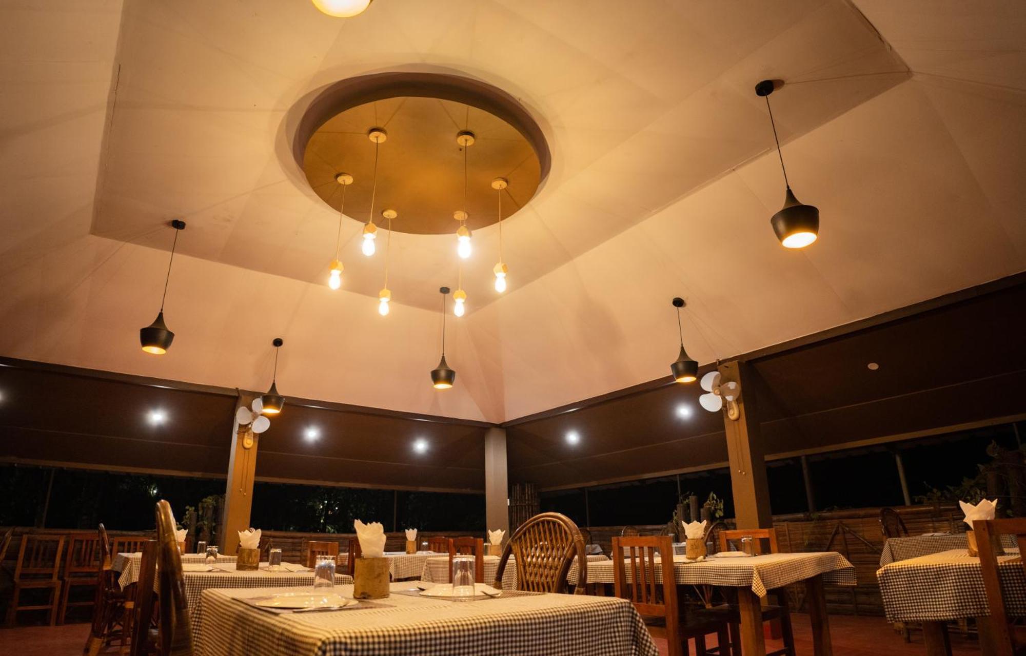 Edens Munnar Hotel Buitenkant foto