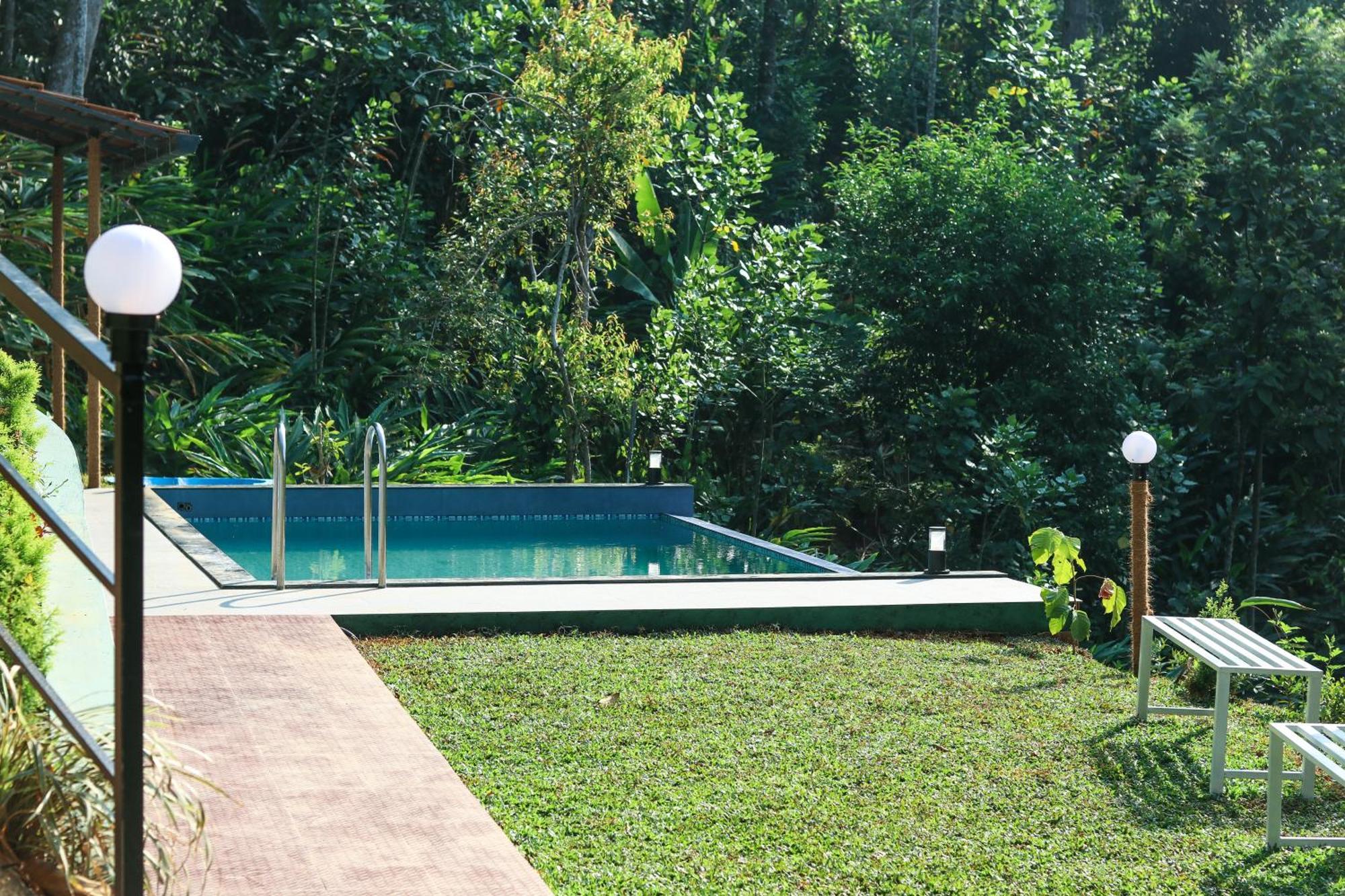 Edens Munnar Hotel Buitenkant foto