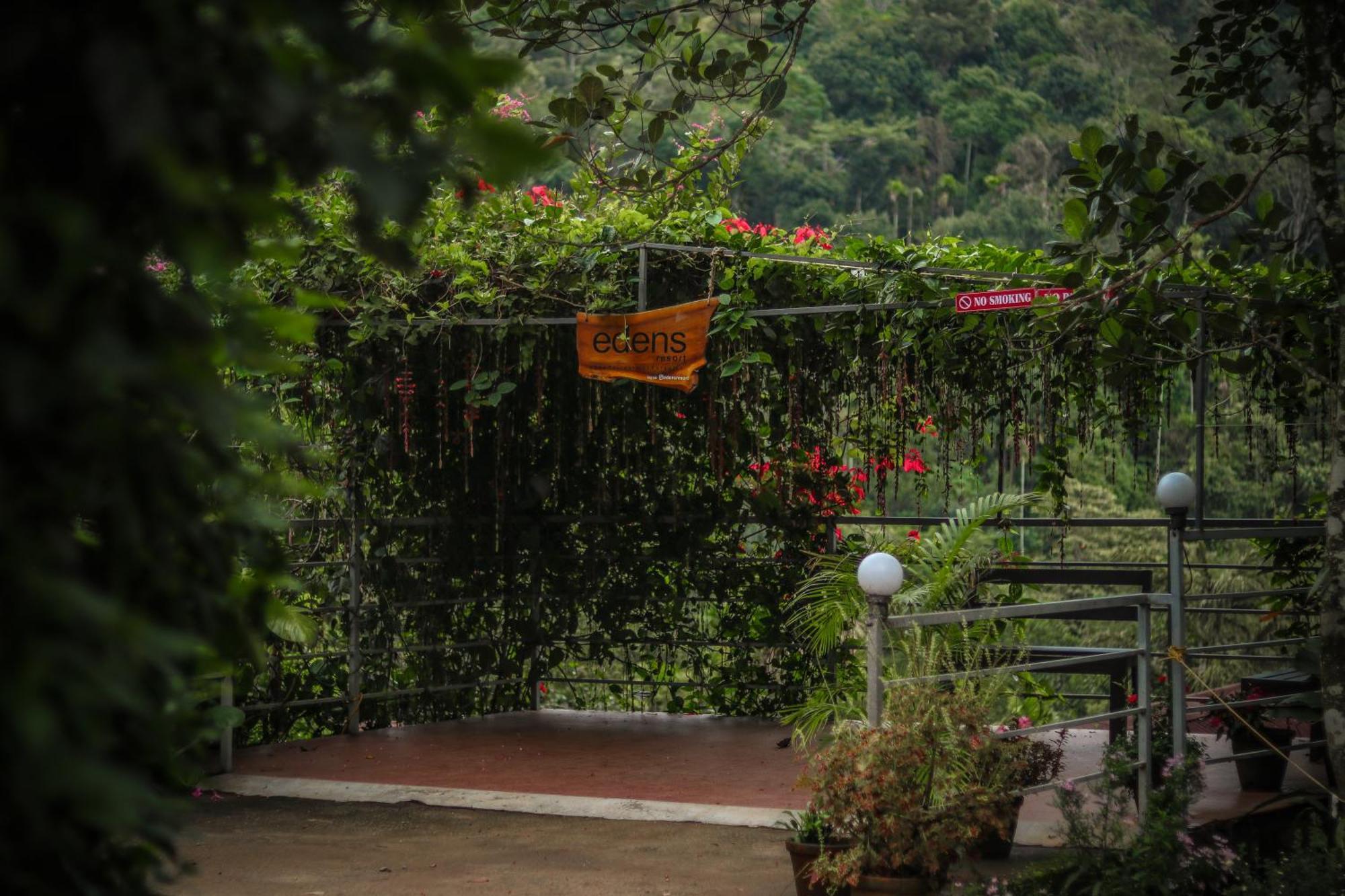 Edens Munnar Hotel Buitenkant foto